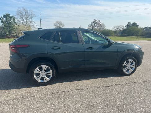 Used 2025 Chevrolet Trax LS image 6