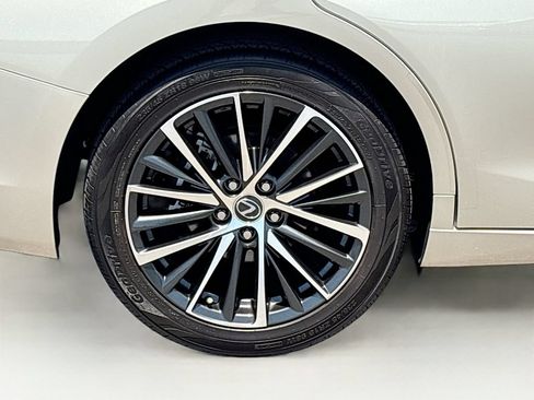 Used 2024 Lexus ES 300h w/ Premium Package FWD image 33