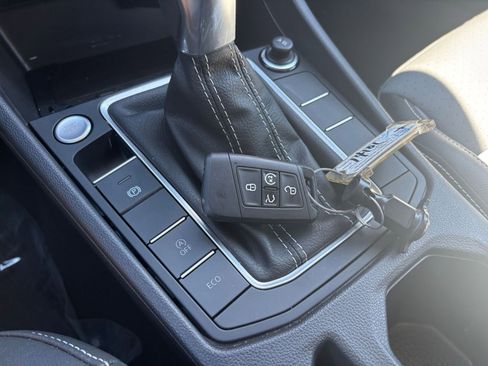 Used 2025 Volkswagen Jetta SE image 22