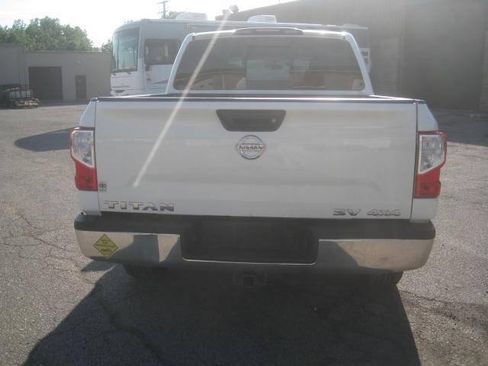 Used 2018 Nissan Titan SV AWD/4WD image 6