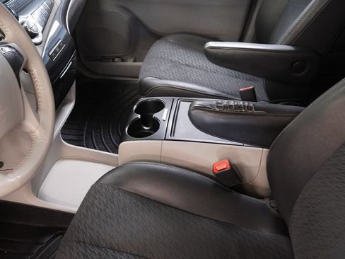Used 2013 Toyota Sienna SE FWD image 8