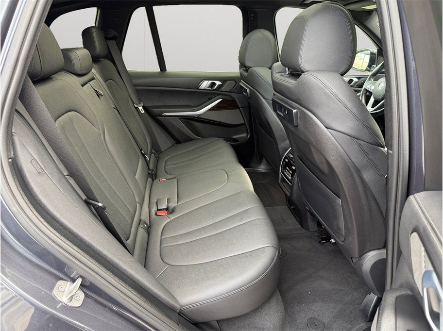 Used 2021 BMW X5 sDrive40i w/ Premium Package RWD image 46
