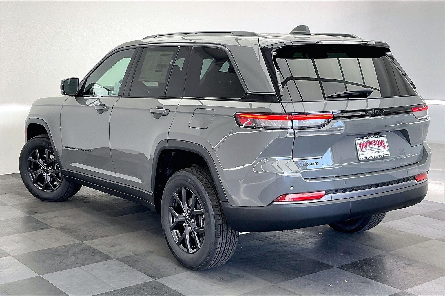 New 2027 Jeep Grand Cherokee 4WD image 2