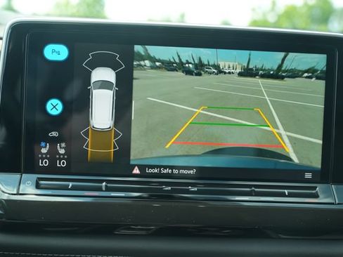 Used 2025 Volkswagen Atlas SE FWD image 28