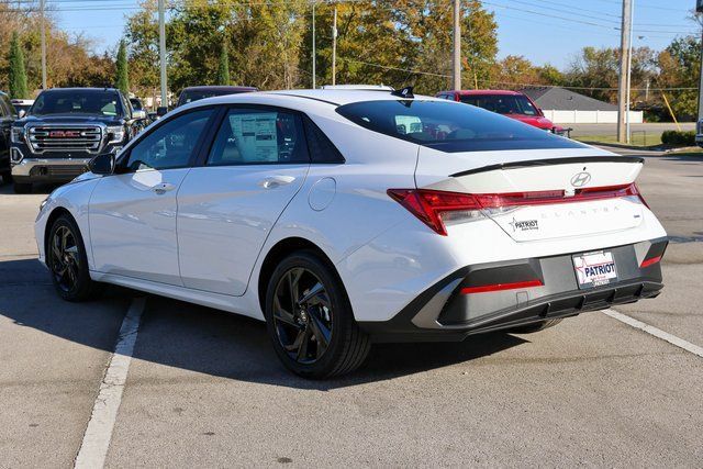New 2026 Hyundai Elantra SEL w/ Cargo Package FWD image 3