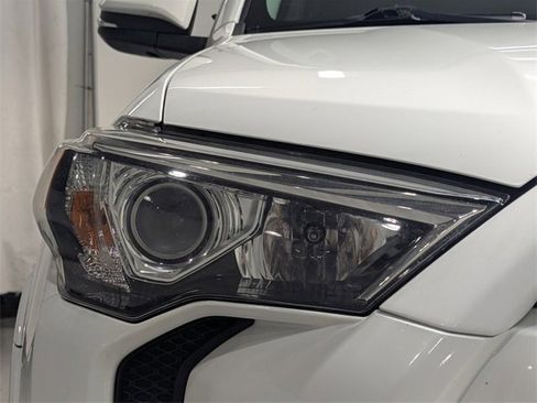 Used 2018 Toyota 4Runner SR5 Premium image 28