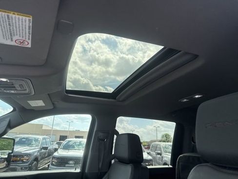 Used 2023 GMC Sierra 2500 Denali w/ Denali Black Diamond Edition image 22