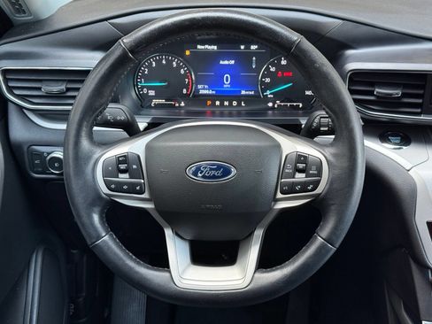 Used 2022 Ford Explorer XLT w/ Equipment Group 202A AWD/4WD image 30