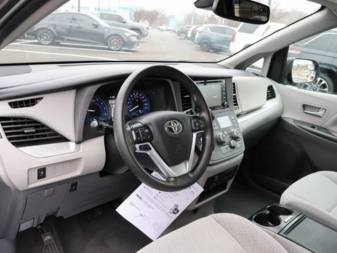 Used 2020 Toyota Sienna LE image 16
