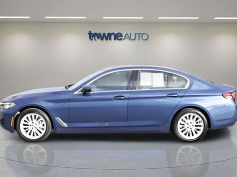 Used 2022 BMW 530i xDrive w/ Premium Package AWD/4WD image 2