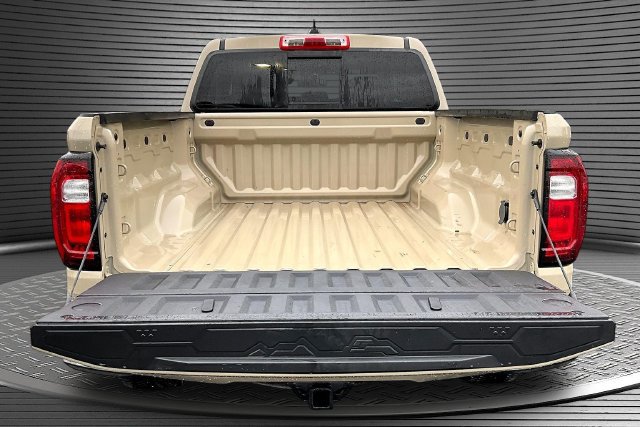 Used 2024 GMC Canyon AT4 w/ AT4 Premium Package AWD/4WD image 7