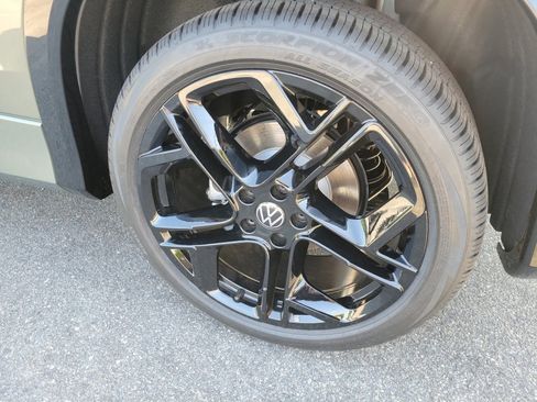 New 2026 Volkswagen Tiguan SE R-Line FWD image 23