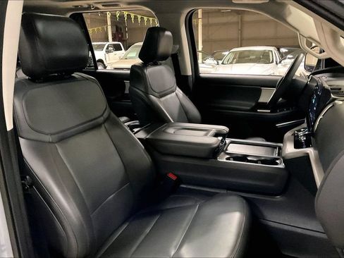 Certified 2025 Ford Expedition Active AWD/4WD image 7