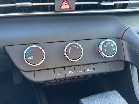 Certified 2026 Hyundai Elantra SE image 40