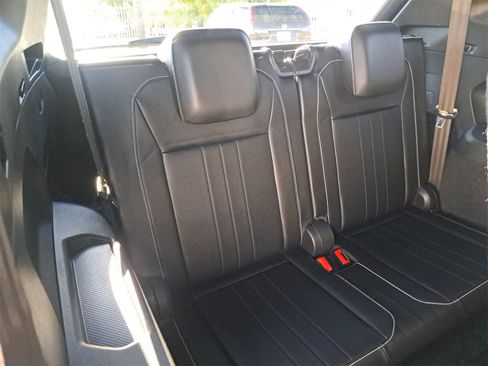 Used 2022 Volkswagen Tiguan SE R-Line image 12