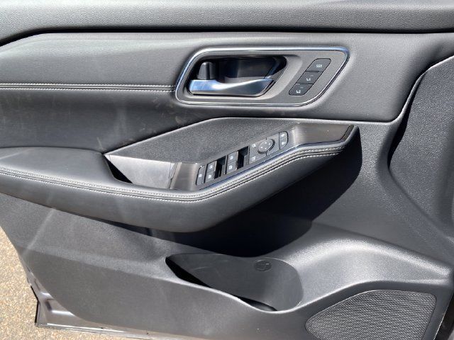 New 2026 Nissan Rogue Platinum AWD/4WD image 13