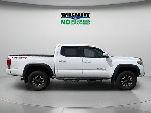 Used 2017 Toyota Tacoma TRD Off-Road w/ Premium & Technology Package AWD/4WD image 5