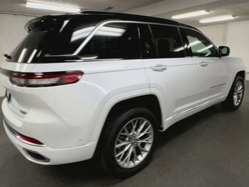 Used 2024 Jeep Grand Cherokee Summit w/ Luxury Tech Group V AWD/4WD image 8