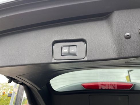 Used 2025 Nissan Rogue SV FWD image 23