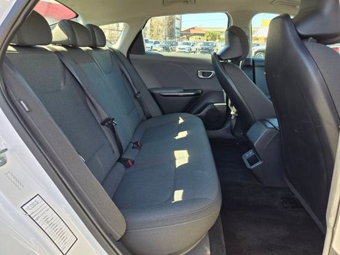 Used 2025 Kia K4 LXS image 26