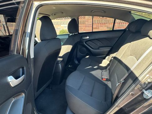 Used 2017 Kia Forte LX image 7