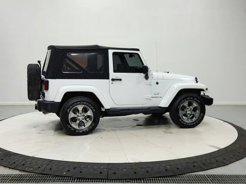 Used 2016 Jeep Wrangler Sahara w/ Connectivity Group AWD/4WD image 9