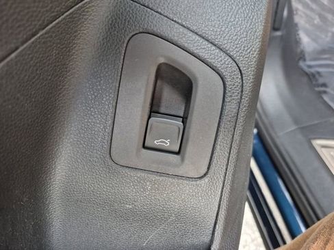 Used 2023 Volkswagen Atlas Cross Sport SE w/ Panoramic Sunroof Package image 25