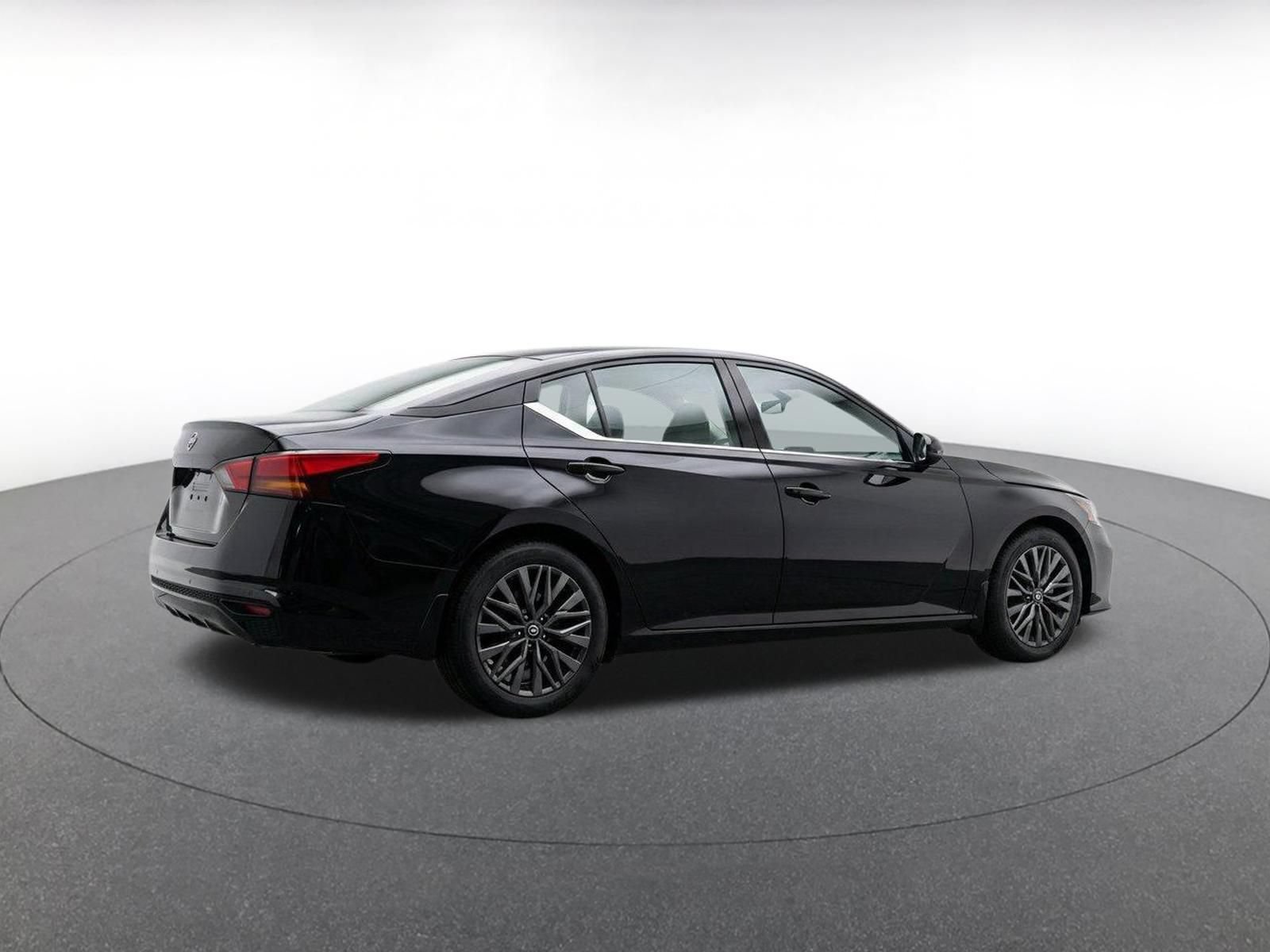 Used 2026 Nissan Altima 2.5 SV FWD image 8