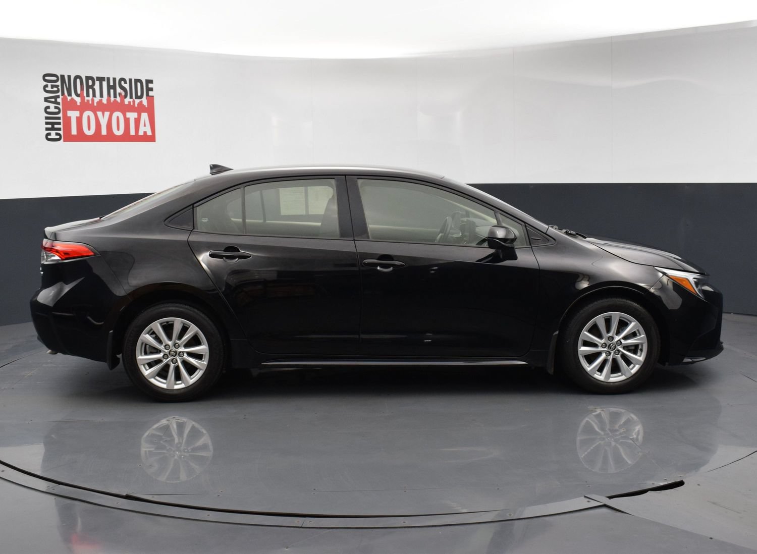 Used 2023 Toyota Corolla LE w/ LE Convenience Package FWD image 5