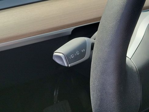 Used 2024 Tesla Model Y Long Range image 18