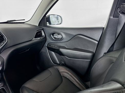 Used 2023 Jeep Cherokee Altitude Lux image 28