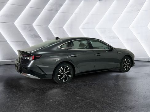 Used 2025 Hyundai Sonata SEL FWD image 4