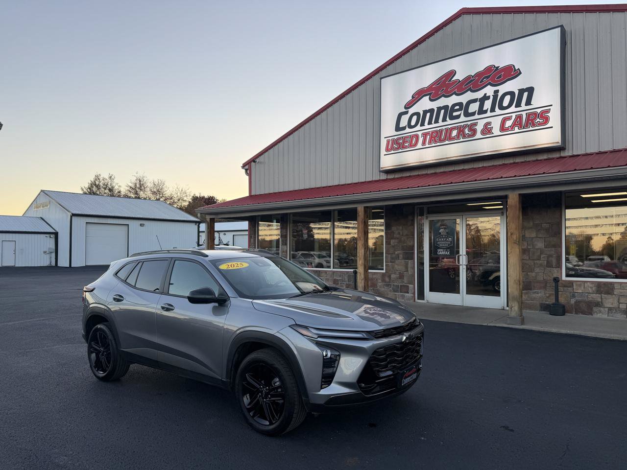 Used 2025 Chevrolet Trax ACTIV w/ Driver Confidence Package FWD image 2