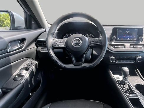 Used 2023 Nissan Altima 2.5 S FWD image 6