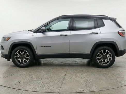 Used 2025 Jeep Compass Trailhawk AWD/4WD image 5