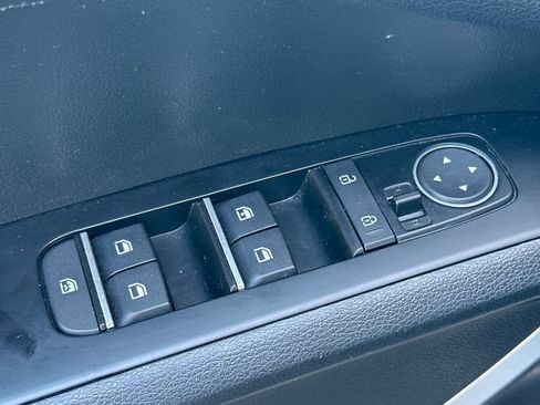 Used 2023 Kia Soul LX w/ LX Technology Package FWD image 14