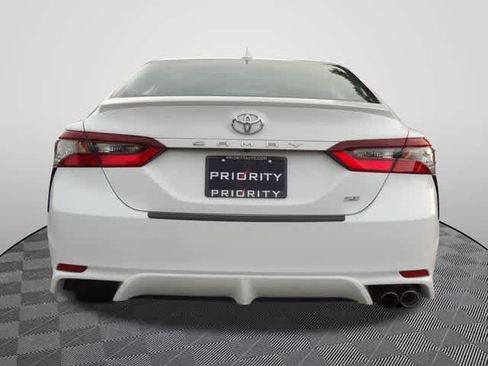 Used 2024 Toyota Camry SE FWD image 3