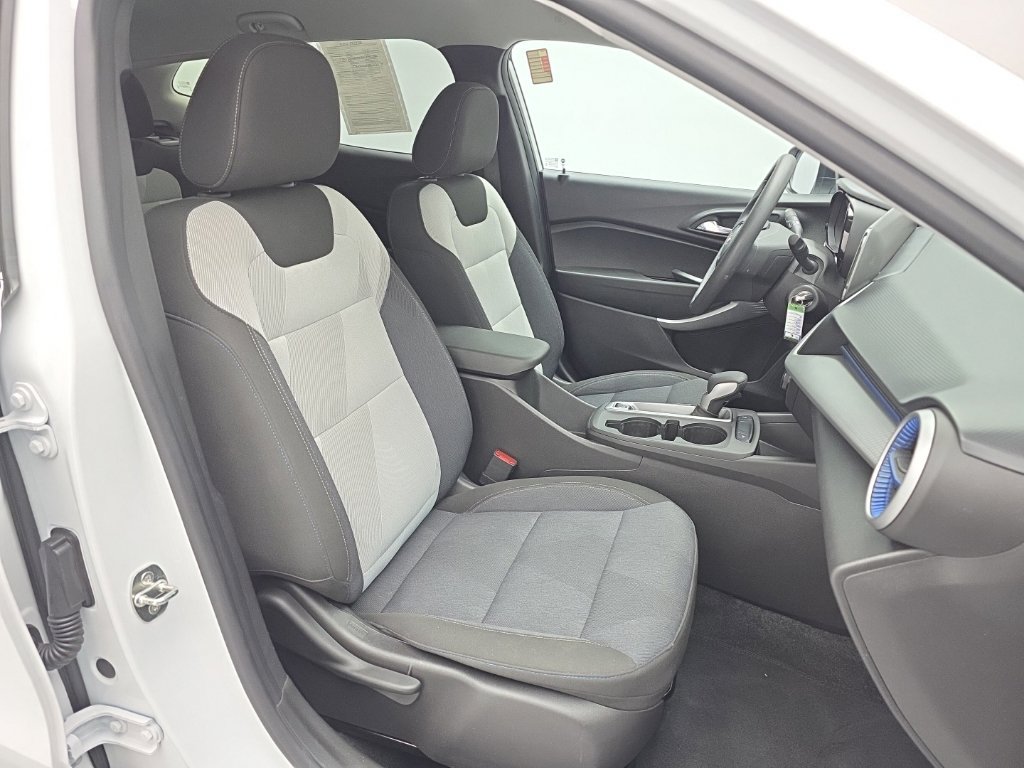 Used 2024 Chevrolet Trax LS FWD image 43