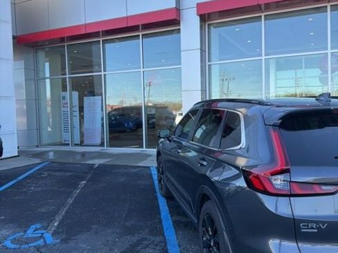 Used 2024 Honda CR-V Sport Touring image 3