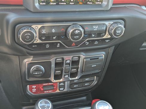 Used 2022 Jeep Wrangler Unlimited Rubicon w/ LED Lighting Group image 23