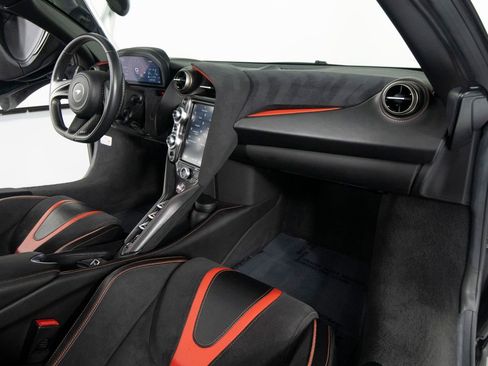Used 2020 McLaren 720S Performance RWD image 31