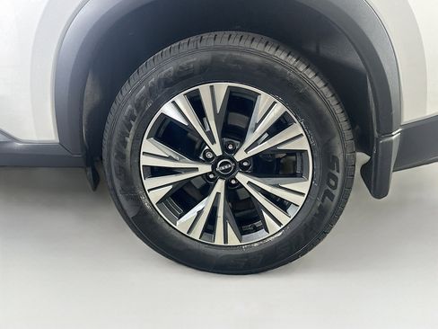 Used 2023 Nissan Rogue SV FWD image 11