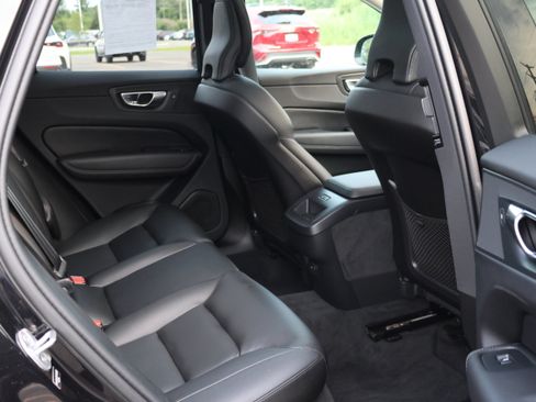 Used 2025 Volvo XC60 B5 Core AWD/4WD image 20