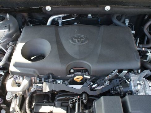 Used 2022 Toyota RAV4 XLE image 25