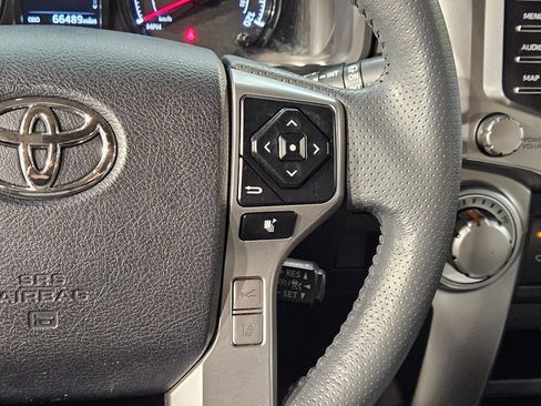 Used 2022 Toyota 4Runner SR5 Premium w/ Moonroof Package AWD/4WD image 29