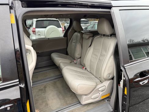 Used 2014 Toyota Sienna XLE image 12