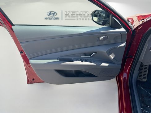 Used 2025 Hyundai Elantra Sport FWD image 17
