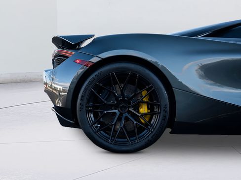 Used 2020 McLaren 720S Spider RWD image 26