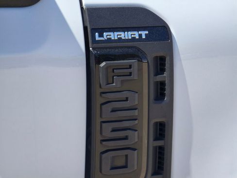 Used 2023 Ford F250 Lariat w/ Black Appearance Package image 7