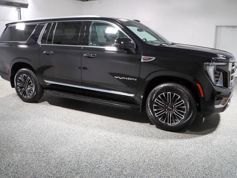 Used 2025 GMC Yukon XL Elevation w/ Elevation Premium Package image 6